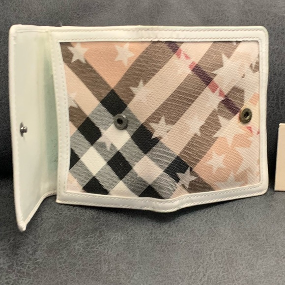 BURBERRY Nova Printed Stars Wallet with ID Window - Picture 14 of 17